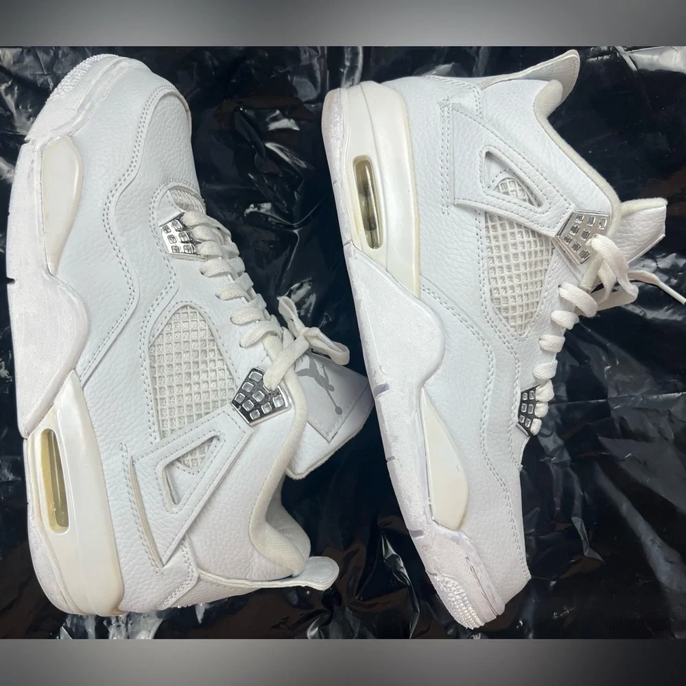 Nike Air Jordan 4 Retro White size 11 Basketball Sneakers